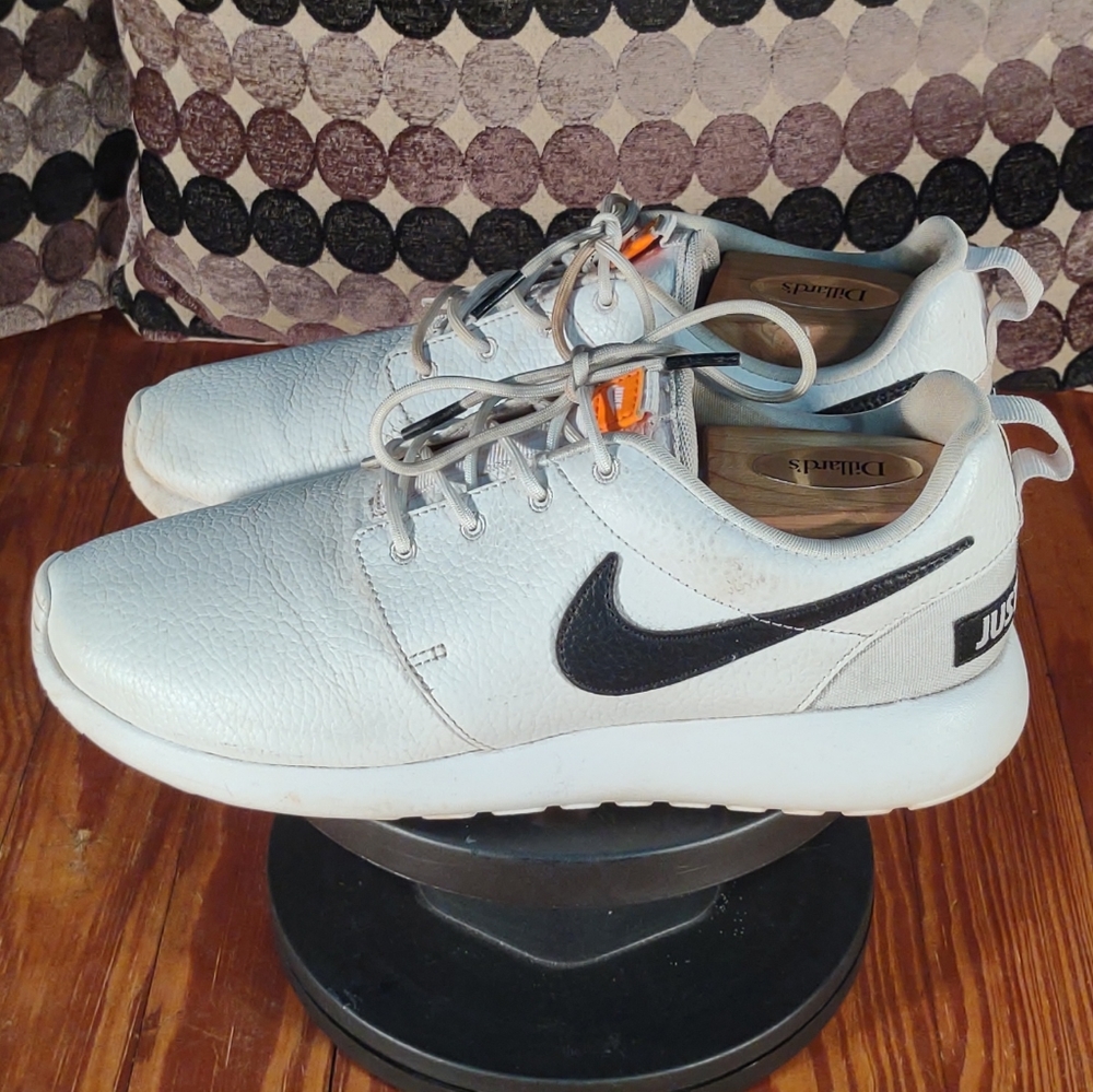 Nike Roshe One Just Do It Pack White Sneakers 8.5 White/Black 833928-104